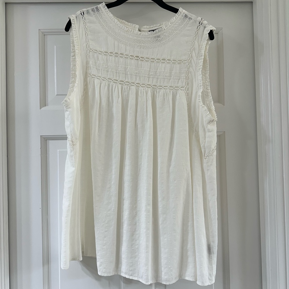 Torrid Sleeveless White Top size 2
